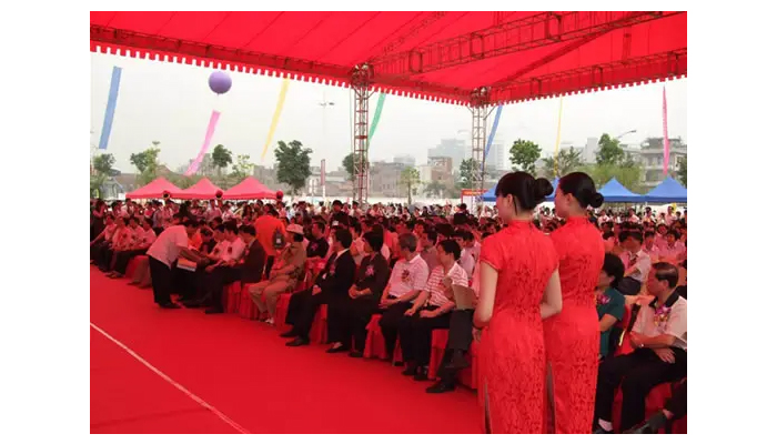 抚顺礼仪小姐身上的带子叫什么？